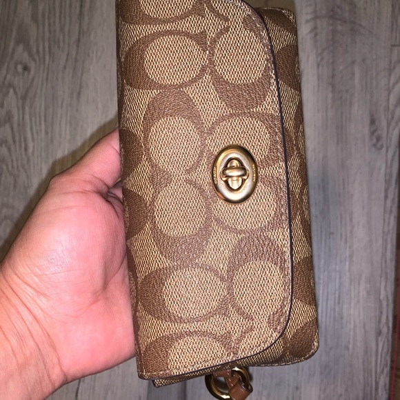 EUC COACH COLLECTION Logo Crossbody, Sunglasses Case, Wristlet coin zip around. - Picture 4 of 16